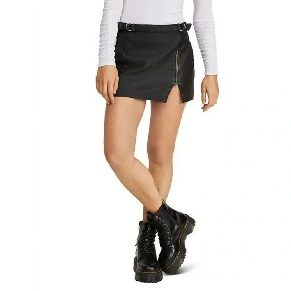 Free People Vegan Leather Midnight Magic Classic Mini Skirt Size 8 - Picture 1 of 6